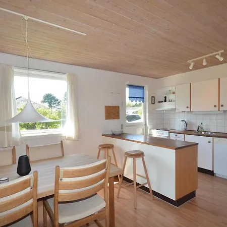 펜션 Three-bedroom Holiday Vaeggerlose With A Fireplace 06