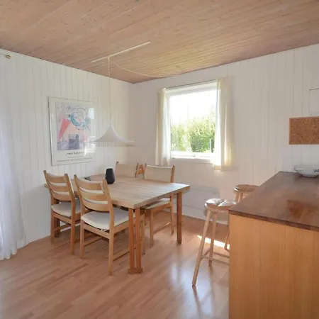 펜션 Three-bedroom Holiday Vaeggerlose With A Fireplace 06 Bøtø By